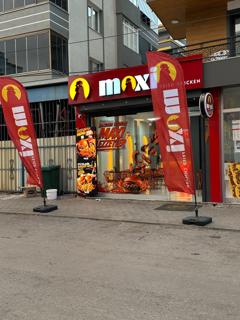 Maxi Fried Chicken Restoran Cephesi